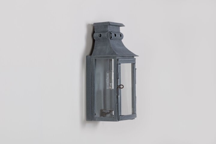 P.L.M Nr. 2134 | Historische Wandleuchte von LumArt Größe XS im zeitlosen klassischen Design
